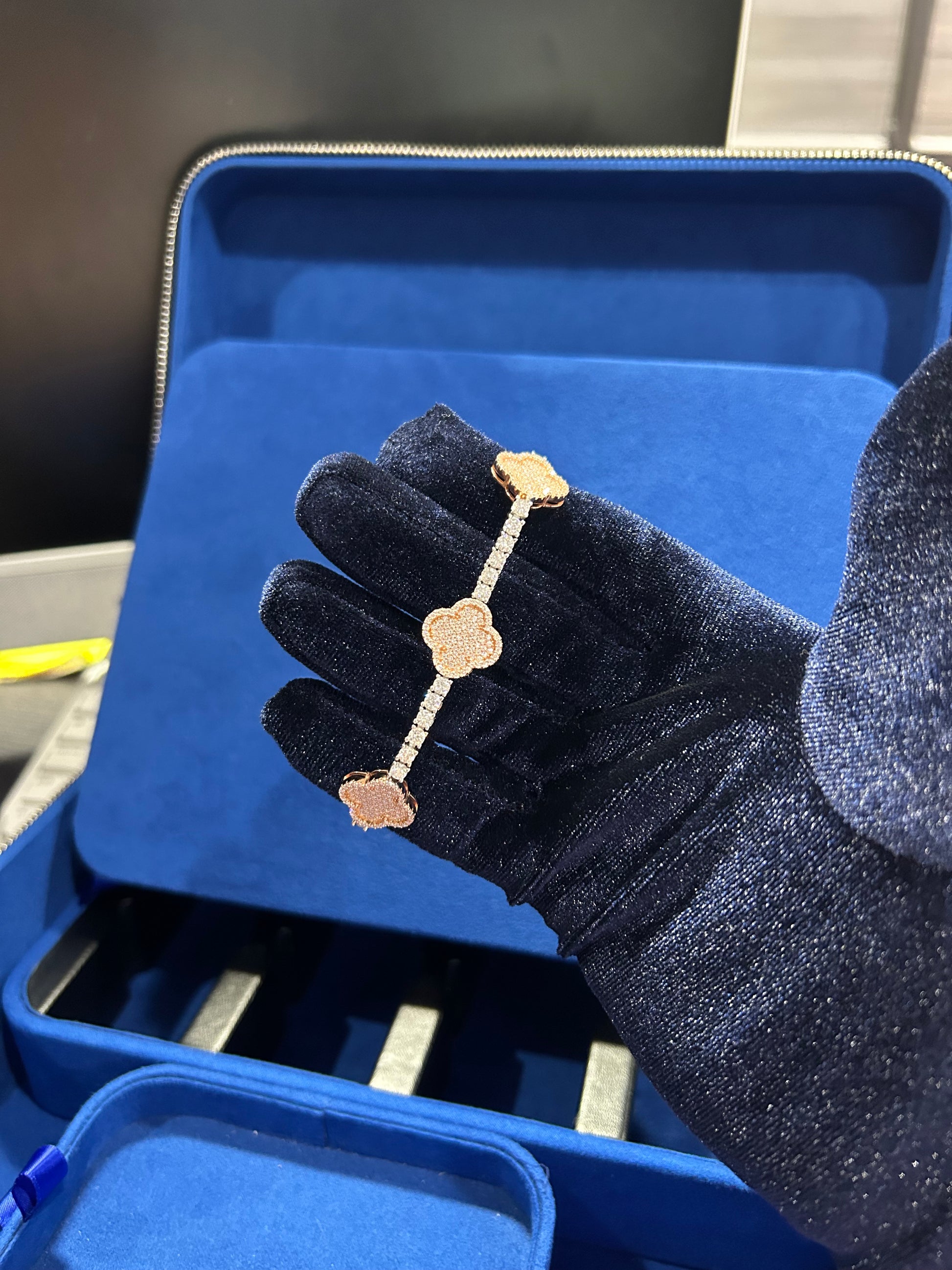 CLOVER BRACELET VVS LAB CREATED MOISSANITE .925